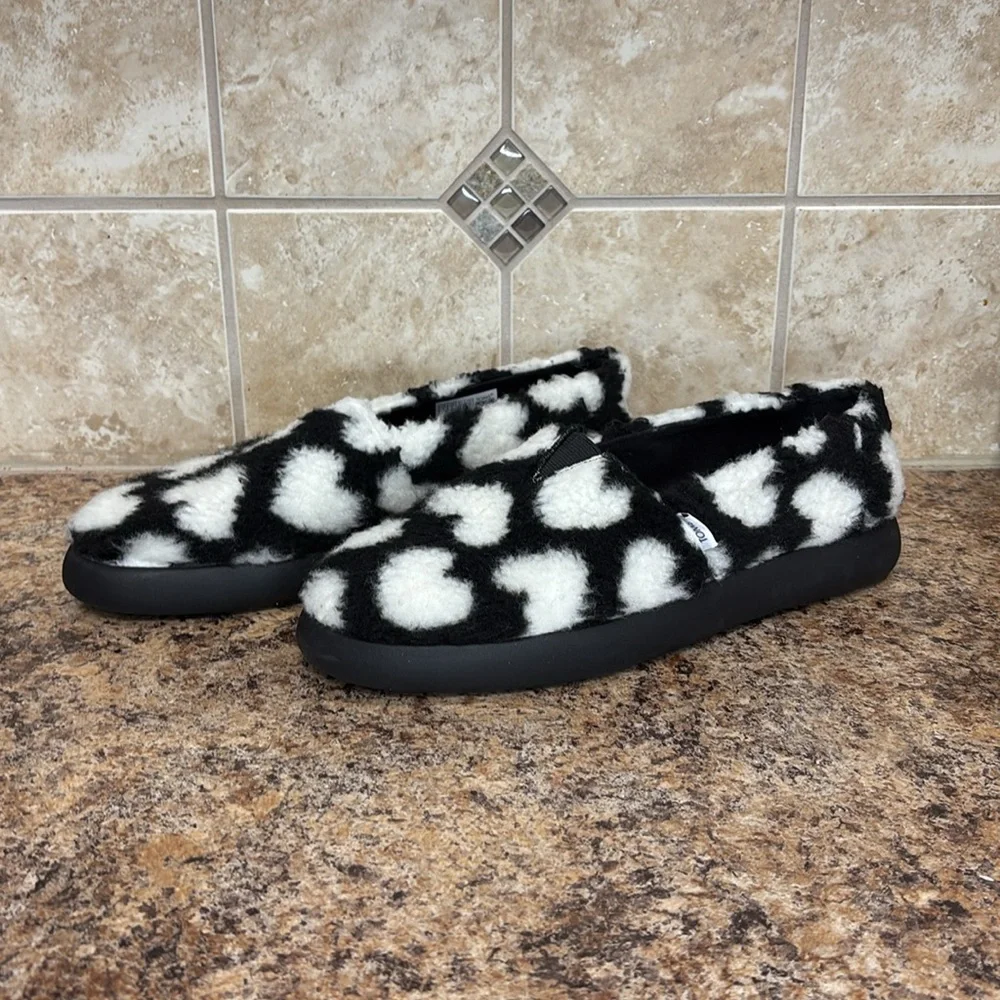 Toms Black & White Faux Fur Heart Mallow Alpargatas Size 11